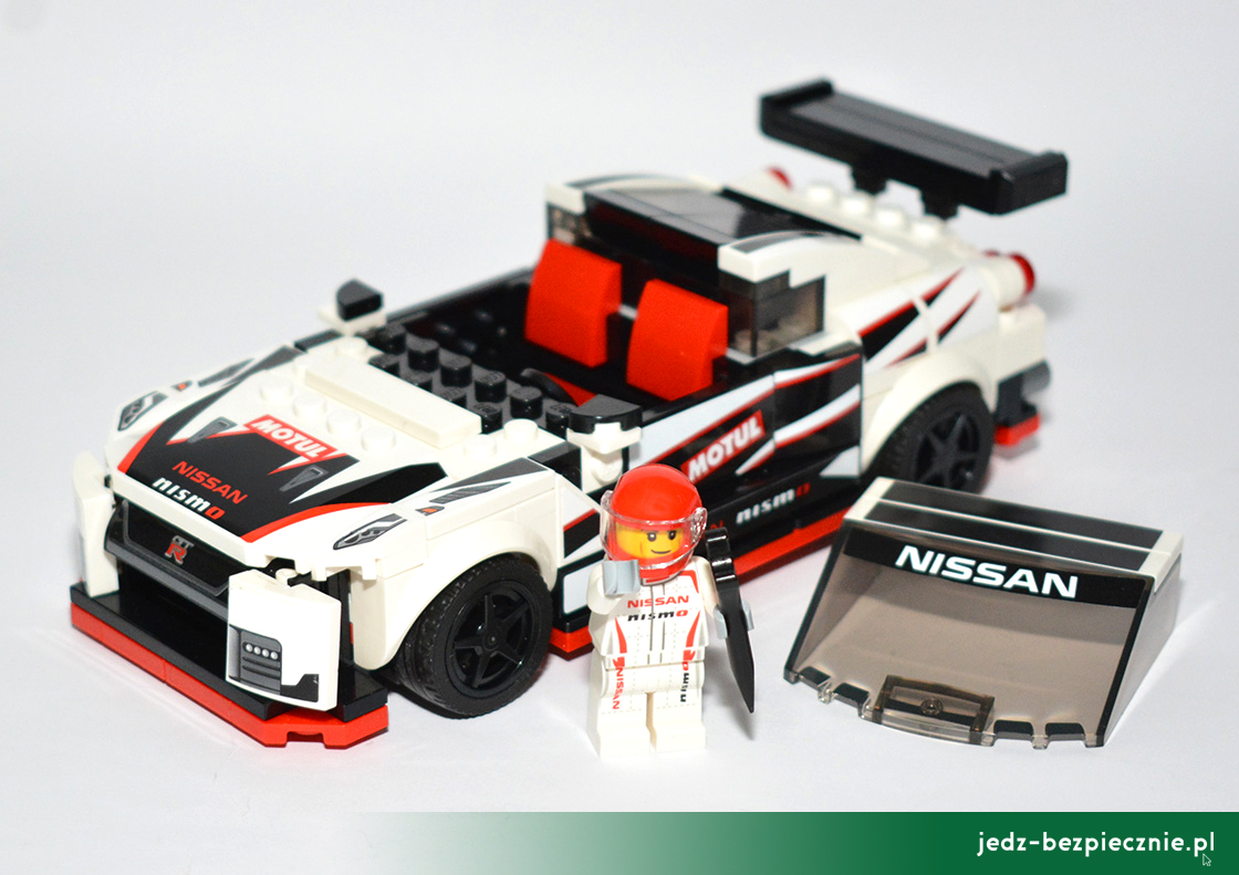 ŚWIAT WOKÓŁ KIEROWNICY - Nissan GT-R NISMO z klocków LEGO - Złożony model i zdjęta szyba z dachem